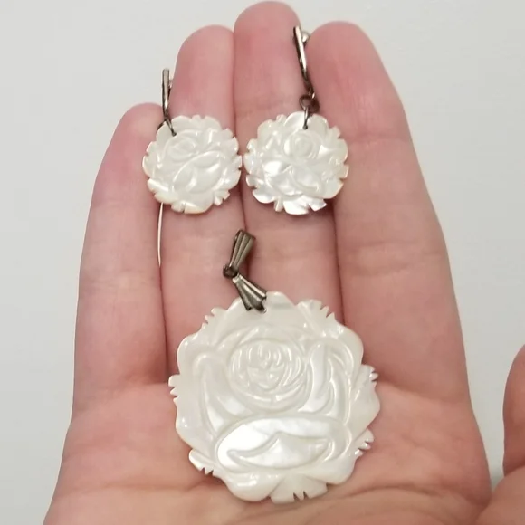 Beauties: vtg mother of pearl earrings & pendant, VGUC - Picture 2 of 11